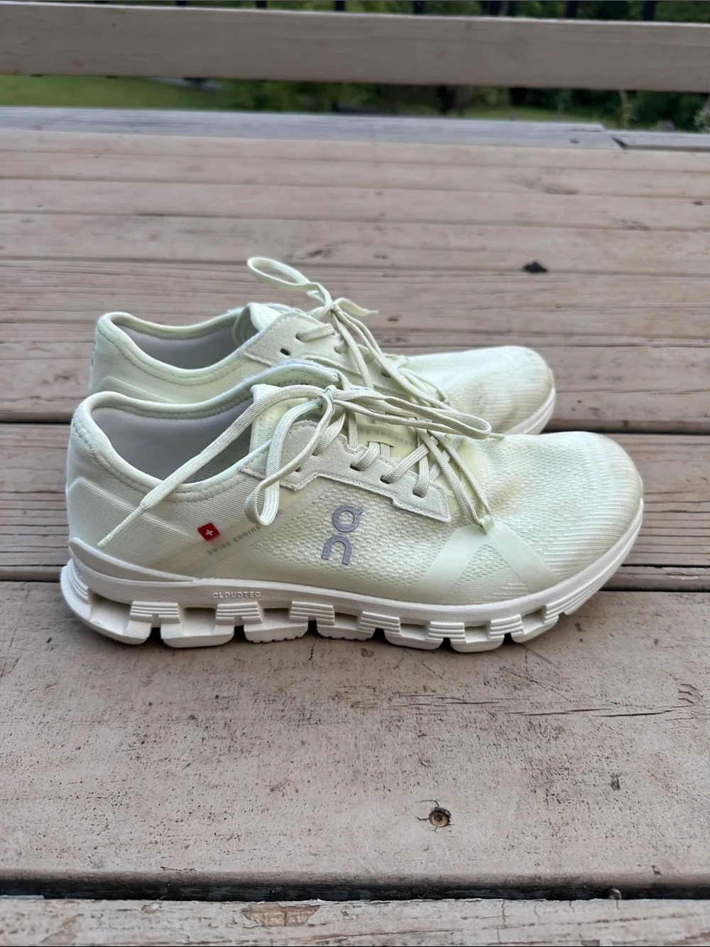 On Running Light Green/Off-White Mesh Cross-Training Shoes Women’s Cloud X 4D
